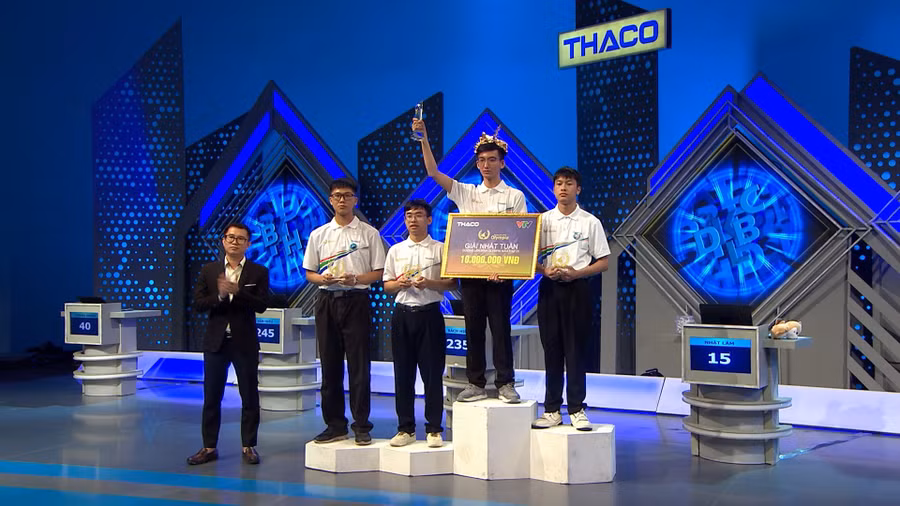 Phạm Văn Hiếu giành vòng nguyệt quế trận thi tuần Olympia.