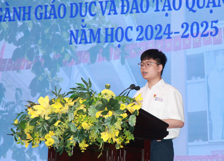 Học sinh Trường THCS Ngô Sĩ Liên bày tỏ cảm xúc. img-0131.jpg