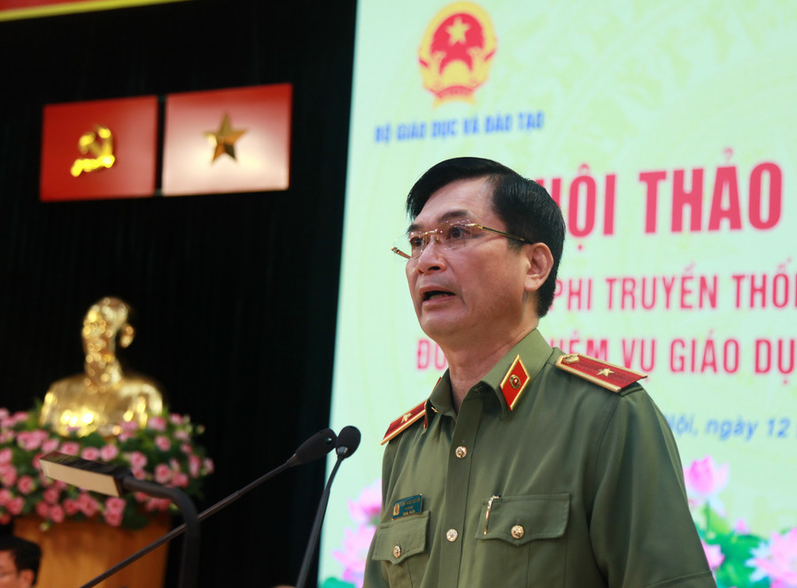 Thiếu tướng Trịnh Ngọc Quyên - Giám đốc Học viện An ninh nhân dân phát biểu chào mừng hội thảo. img-0108.jpg