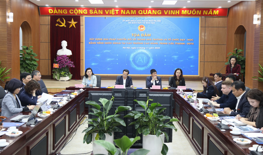 Quang cảnh tọa đàm.