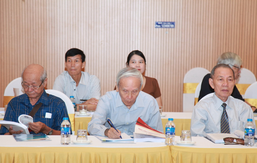 Hội thảo có sự tham dự của nhiều chuyên gia, nhà khoa học. img-0186.jpg