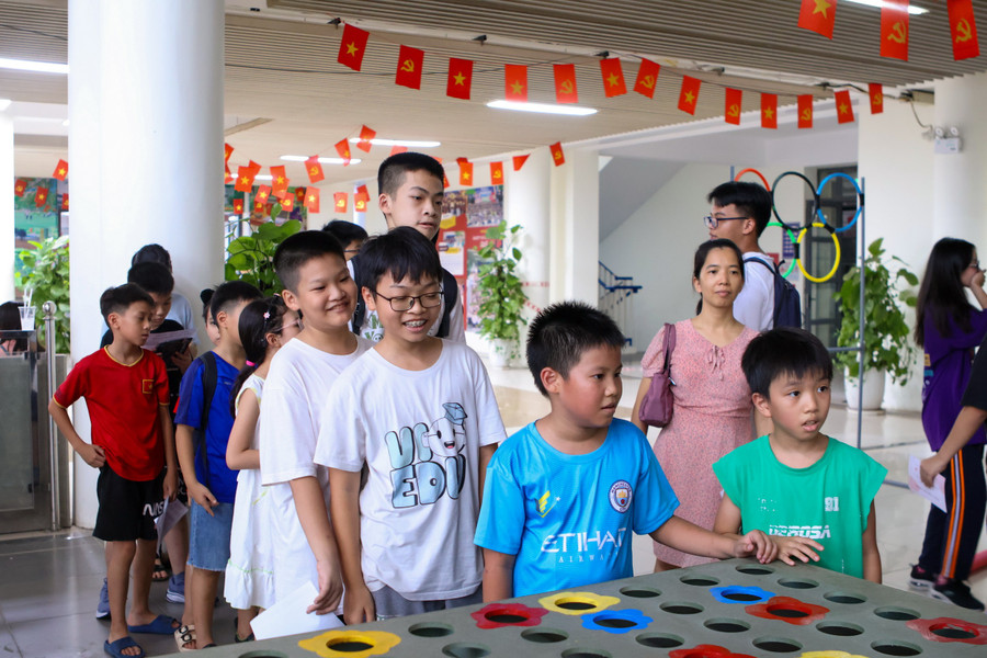Khu Boardgame thu hút đông đảo sự chú ý cùng những trò chơi thú vị. amsscience-3-2160.jpg