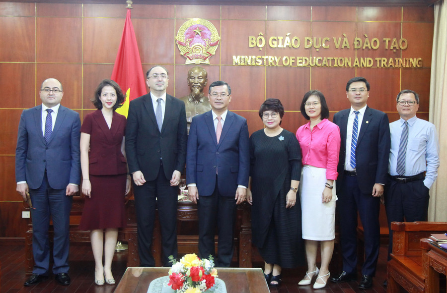 Các đại biểu chụp ảnh lưu niệm. img-0781.jpg