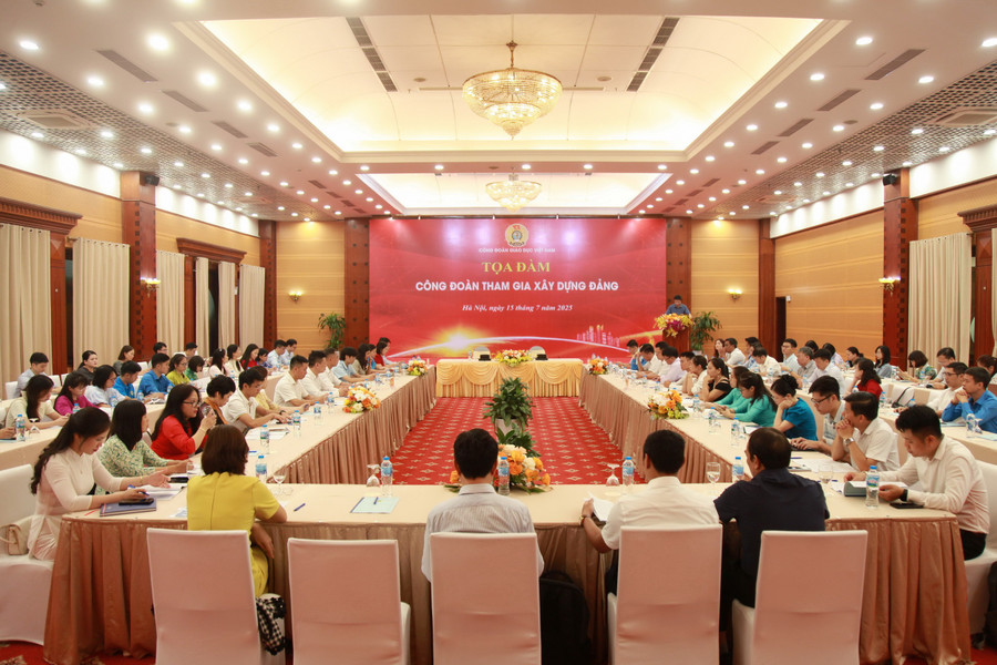 Tọa đàm là một không gian kể chuyện và lắng nghe. img-0041.jpg