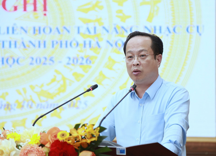 Giám đốc Sở GD&ĐT Hà Nội Trần Thế Cương phát biểu tại hội nghị. img-0106.jpg