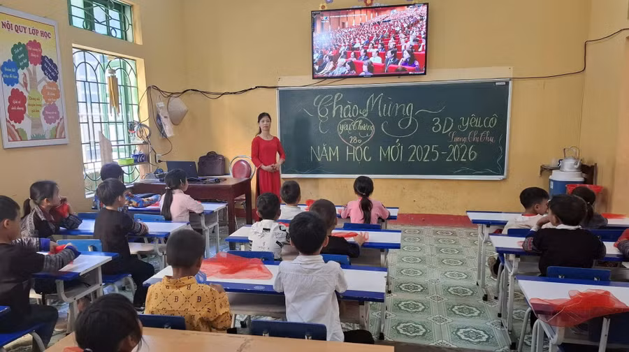 Giờ học của cô trò Trường PTDTBT TH&THCS Chế Cu Nha (xã Mù Căng Chải, tỉnh Lào Cai).