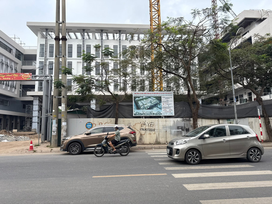 Trường THPT Đỗ Mười dự kiến tuyển khoảng 450 học sinh.