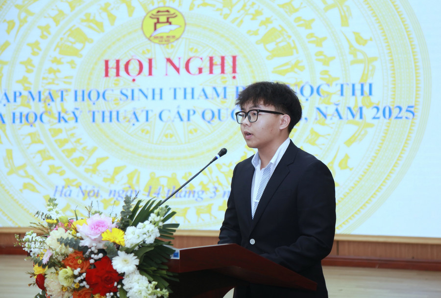 Hoàng Nam Khánh, học sinh lớp 11 Toán 1, Trường THPT chuyên Hà Nội - Amsterdam. img-0001.jpg