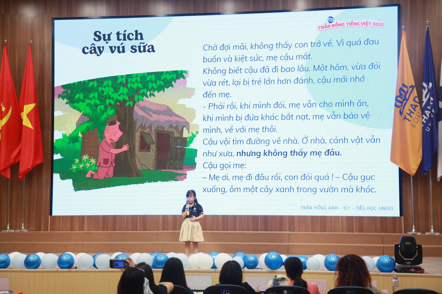 Thí sinh thuyết trình tại vòng chung kết. img-0182.jpg