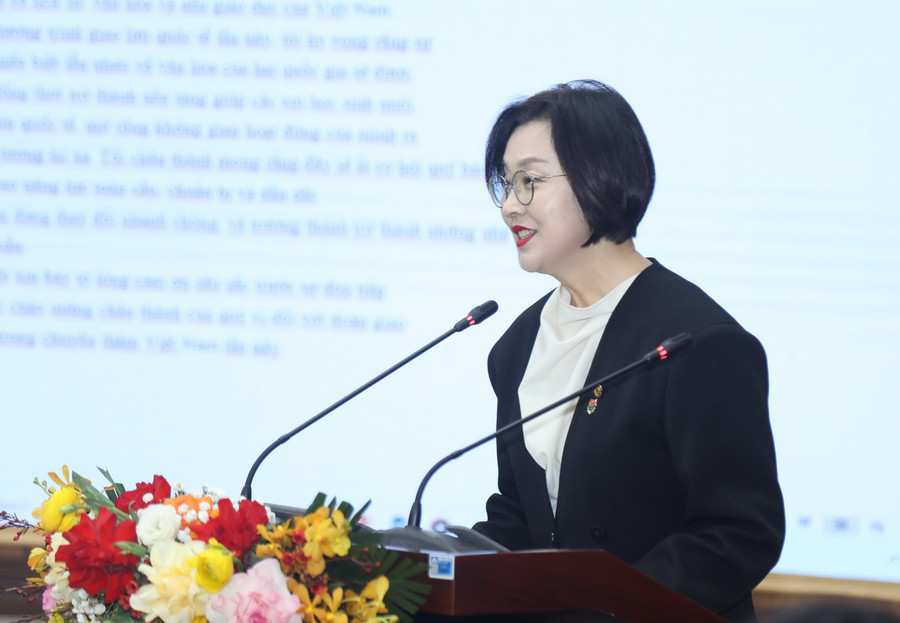 Bà Kim Okseon - Trưởng đoàn Sở Giáo dục tỉnh Chungcheongbuk.