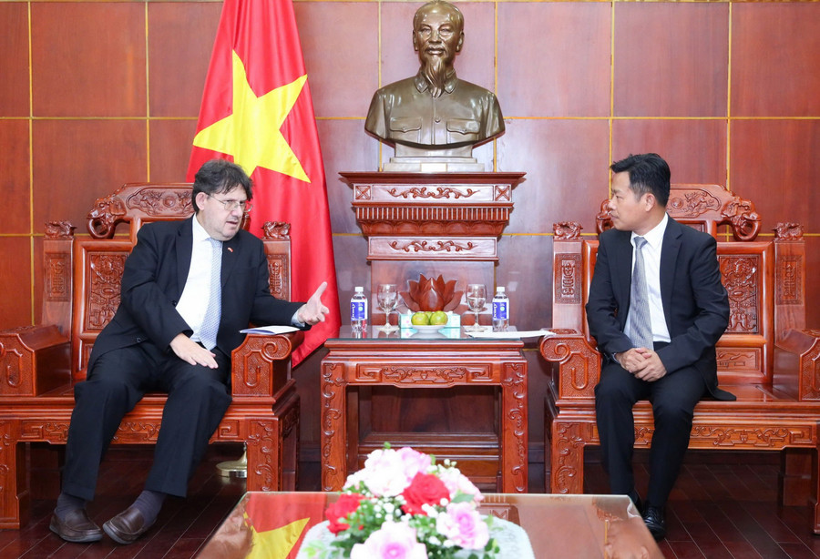 Thứ trưởng Lê Quân tiếp Đại sứ Philipp Agathonos.