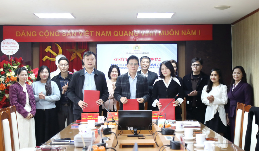 Công đoàn Giáo dục Việt Nam ký kết thỏa thuận hợp tác vì phúc lợi đoàn viên với các doanh nghiệp.