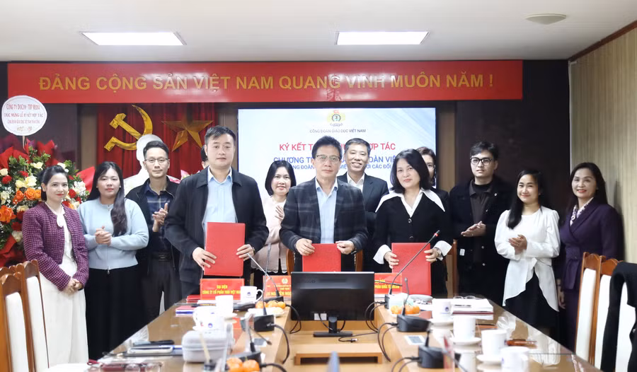 Công đoàn Giáo dục Việt Nam ký kết thỏa thuận hợp tác vì phúc lợi đoàn viên với các doanh nghiệp.