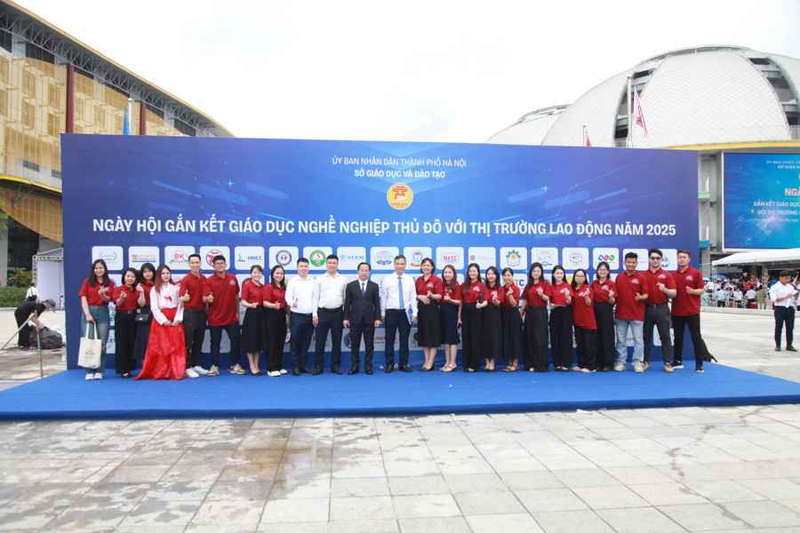 Các đại biểu dự ngày hội.