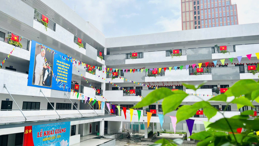 Trường THCS Khương Thượng (phường Kim Liên) chuẩn bị sẵn sàng cho lễ khai giảng. 539403424-647811908371134-5114581906572022748-n.jpg