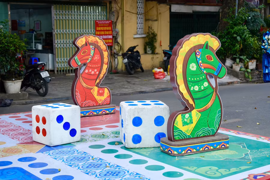 Mô hình bàn cờ cá ngựa khổng lồ.