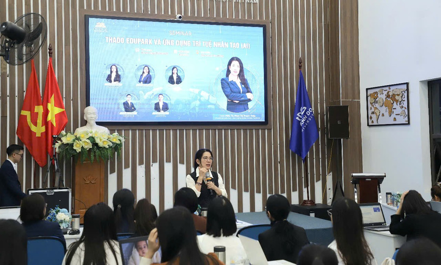 PGS. TS Phan Thị Thanh Thảo - Hiệu trưởng Trường Đại học Thành Đô chia sẻ tại chuỗi seminar với chủ đề “Thado Edupark và ứng dụng trí tuệ nhân tạo trong công việc". z6709765855668-d89baf0c70a64caf61e16756d88cd680.jpg