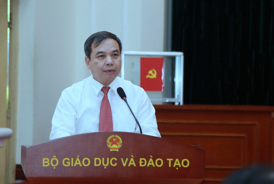 Đồng chí Hoàng Đức Minh - Bí thư Chi bộ, Vụ trưởng Vụ Học sinh sinh viên phát biểu tại Đại hội. img-0770.jpg