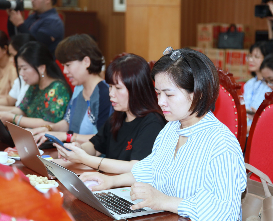 Đông đảo cơ quan báo chí dự hội nghị. img-0369.jpg