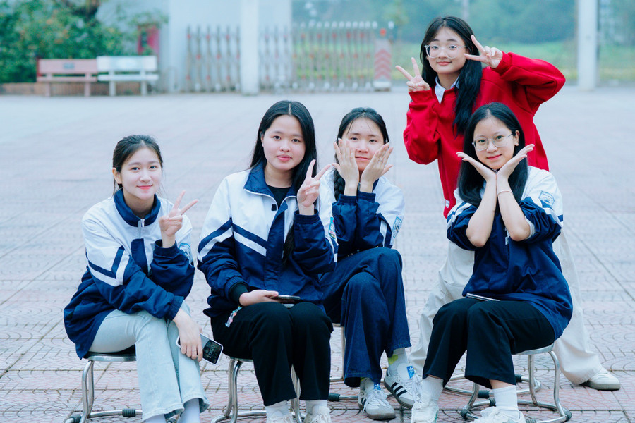 Học sinh Trường THPT Quốc Oai (Hà Nội) 494458214-1263950695734082-255154672398306041-n.jpg