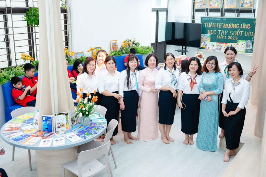 Các thầy cô giáo và các em học sinh hưởng ứng tuần lễ học tập suốt đời. bap-2351.jpg