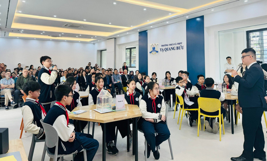 Tiết học mẫu được tổ chức tại Trường THCS&THPT Tạ Quang Bửu.