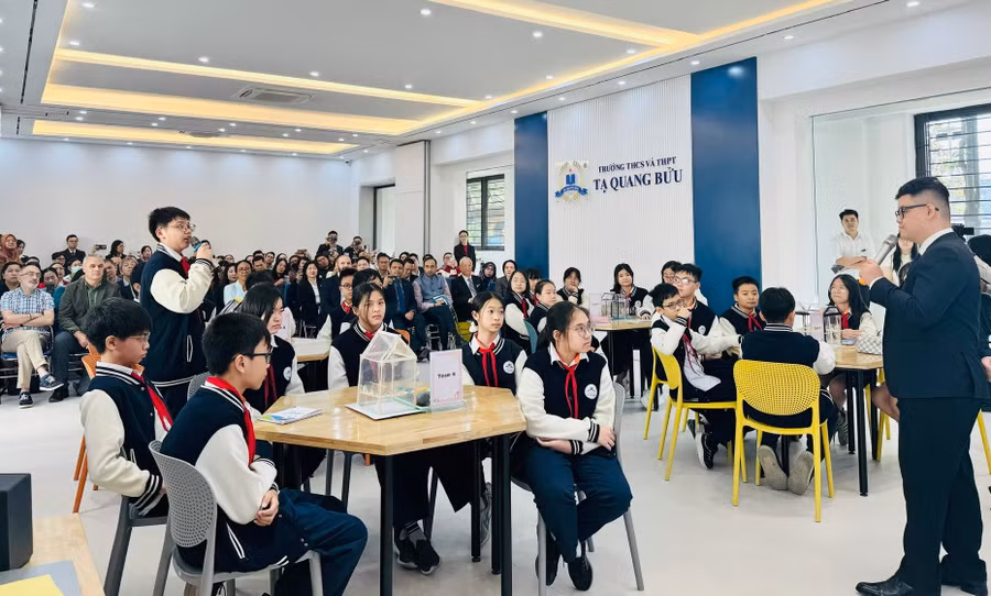 Tiết học mẫu được tổ chức tại Trường THCS&THPT Tạ Quang Bửu.