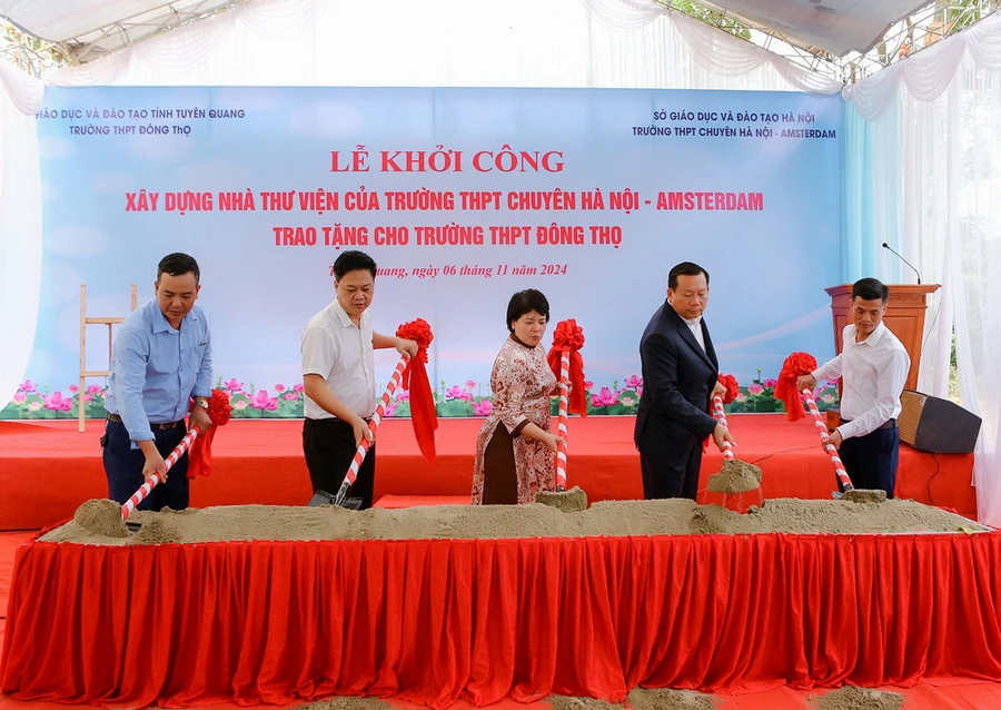 Lễ khởi công nhà thư viện trường THPT Đông Thọ.