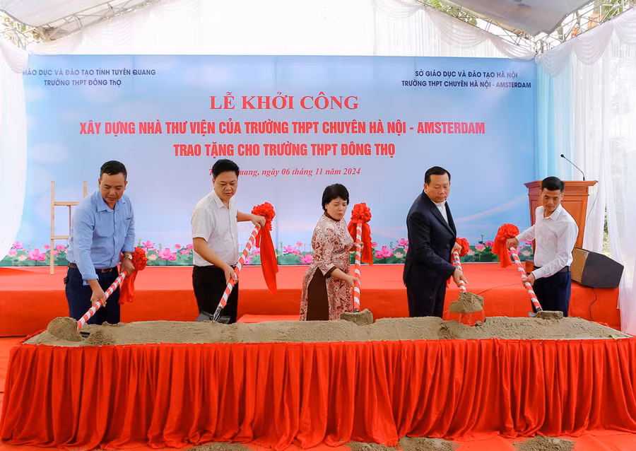 Lễ khởi công nhà thư viện trường THPT Đông Thọ.