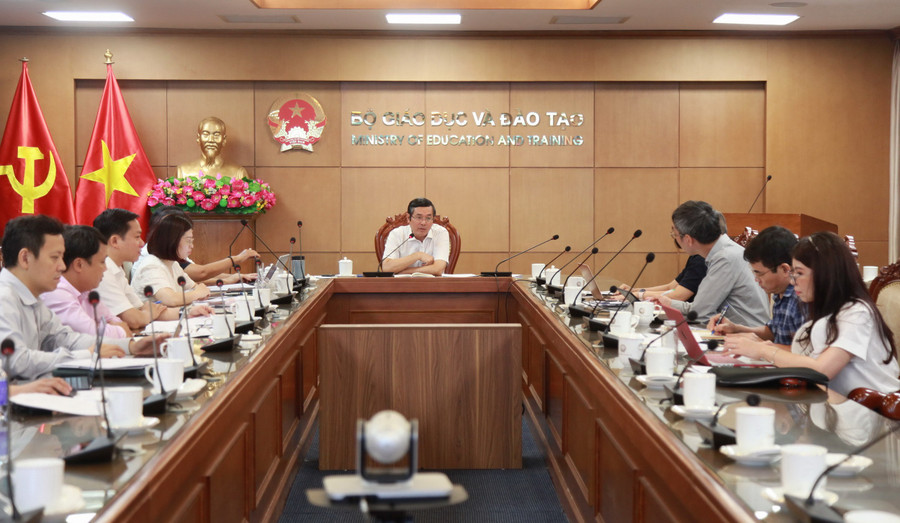 Thứ trưởng Nguyễn Văn Phúc chủ trì cuộc họp.