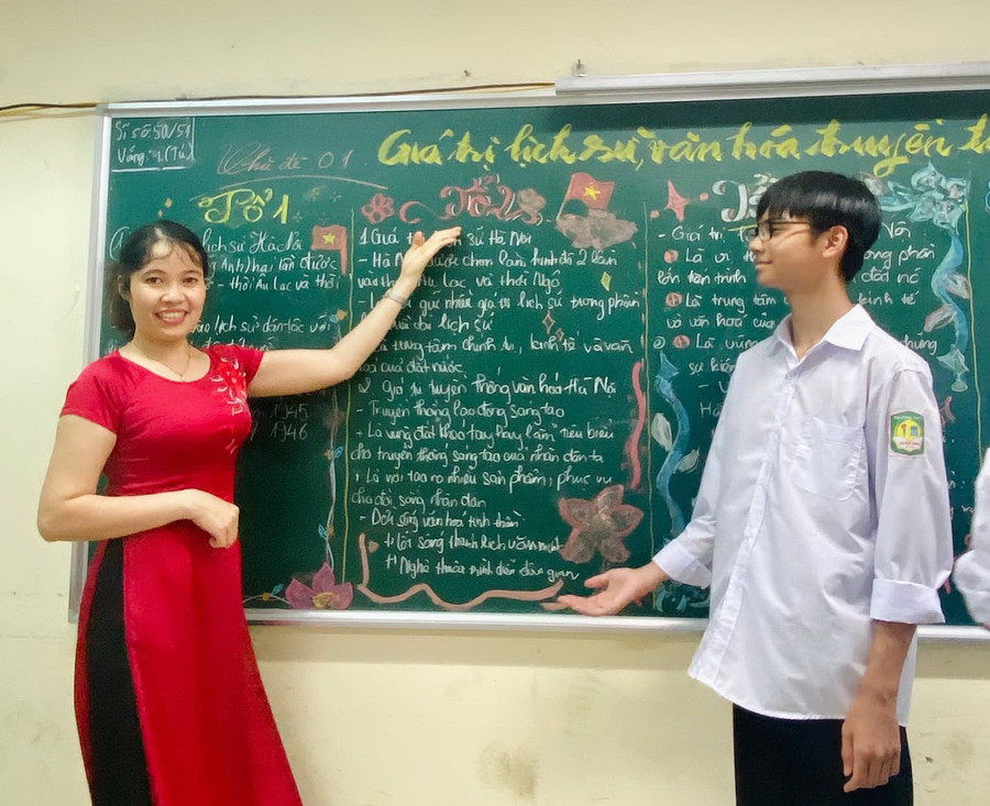 Cô Trần Việt Hồng, giáo viên Trường THPT Xuân Mai. thu-hong.jpg