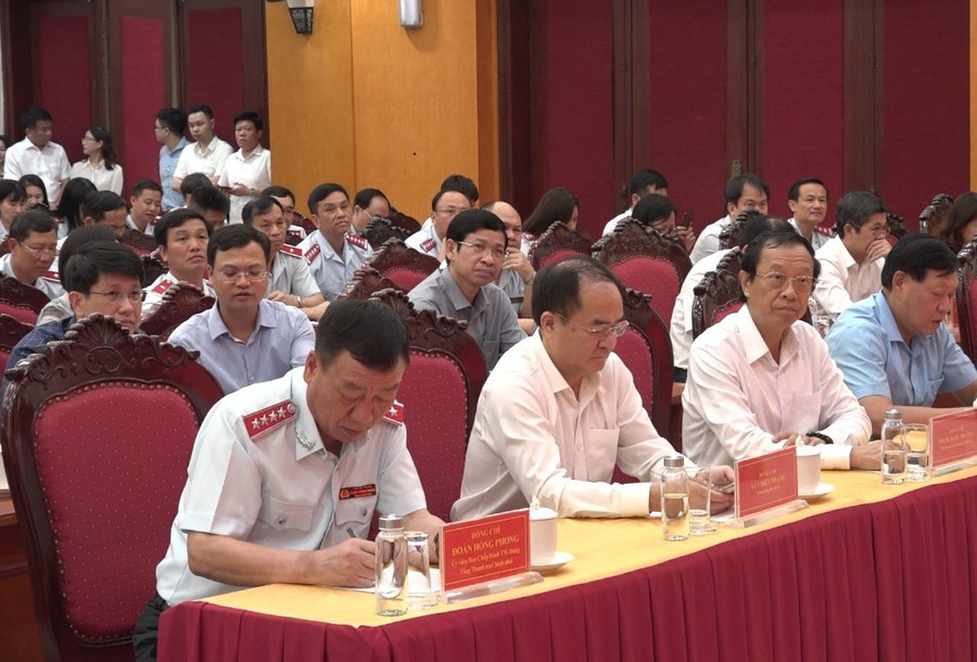 Thứ trưởng Phạm Ngọc Thưởng đại diện lãnh đạo Bộ GD&ĐT dự hội nghị. img-66.jpg