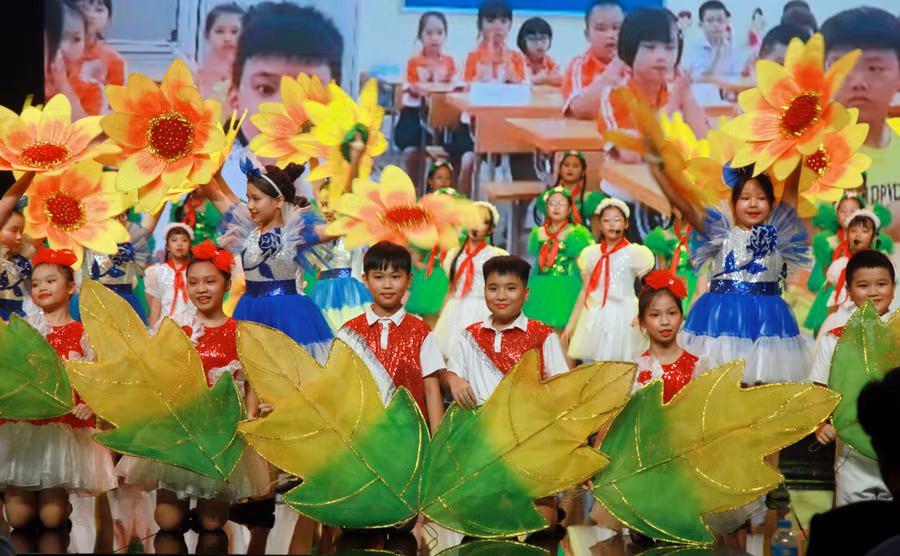 Một ca khúc được công diễn tại lễ tổng kết