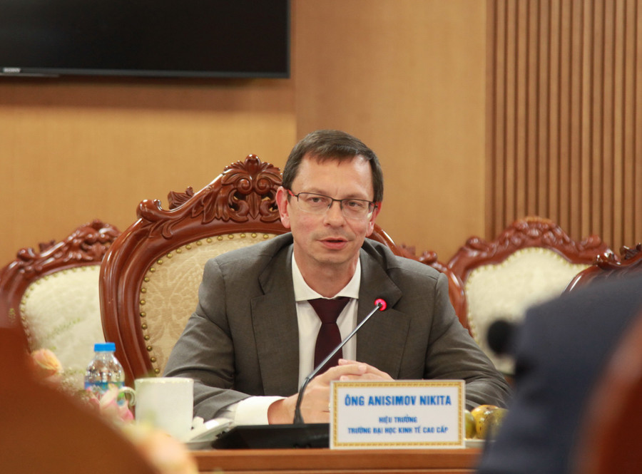 Ông Anisimov Nikita - Hiệu trưởng Trường Đại học Kinh tế cao cấp Liên bang Nga. img-0024.jpg