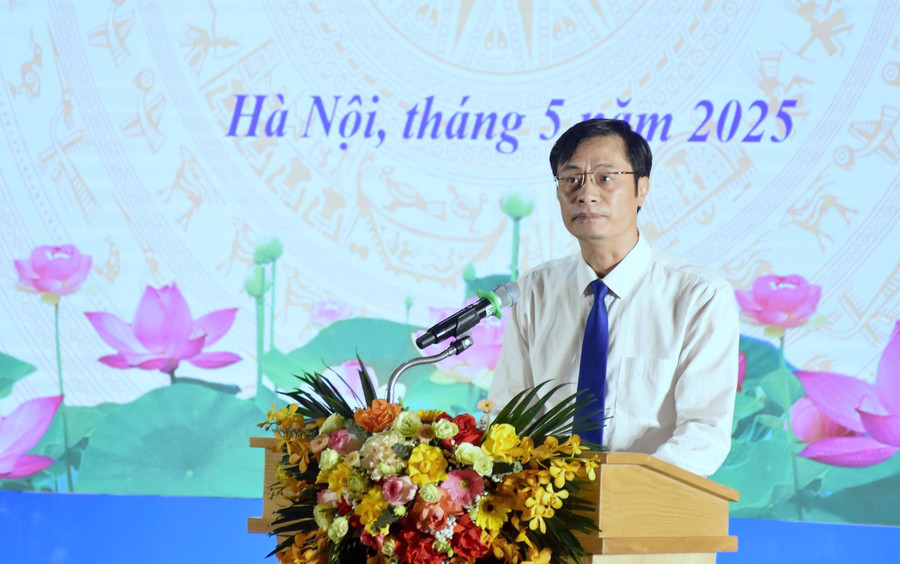 Ông Phùng Ngọc Oanh - Trưởng phòng GD&ĐT huyện Ba Vì chia sẻ tại chương trình. z6573533135159-163fb801bdf6e1f5a80411ab8c411295.jpg