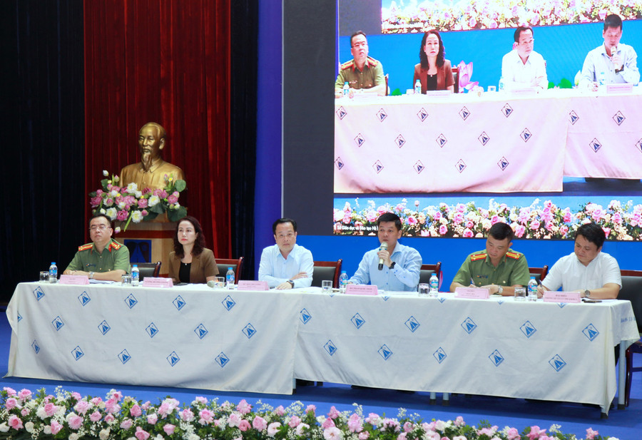Hội nghị tập huấn nghiệp vụ coi thi được diễn ra dưới hình thức trực tiếp kết hợp trực tuyến.