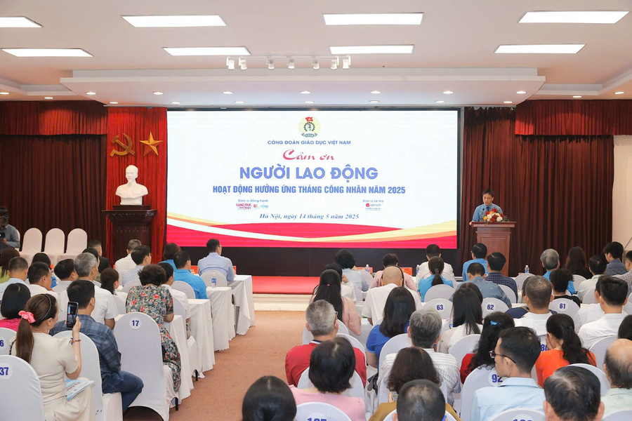 Các đại biểu dự chương trình. chuong-trinh.jpg