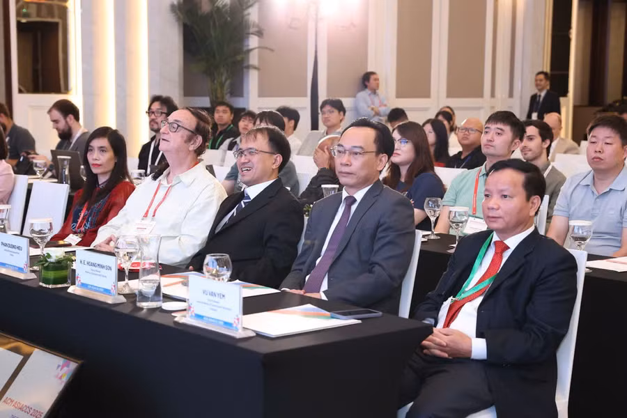 Các đại biểu dự hội thảo.