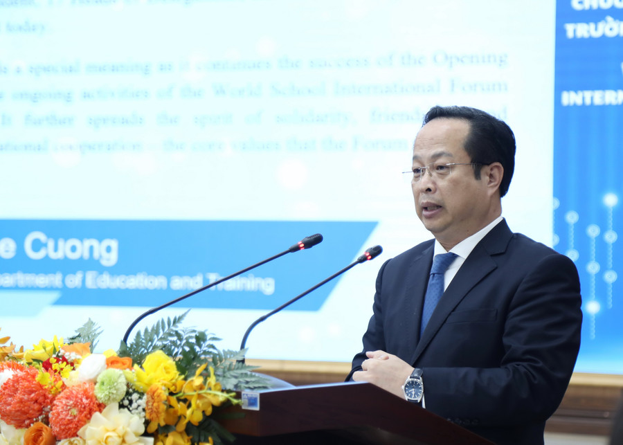 Giám đốc Sở GD&ĐT Hà Nội Trần Thế Cương phát biểu tại chương trình. img-0010.jpg
