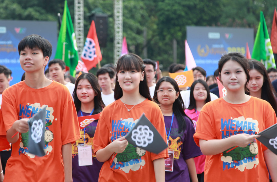 Bạn bè cổ vũ cho Bảo Khánh. img-0216.jpg