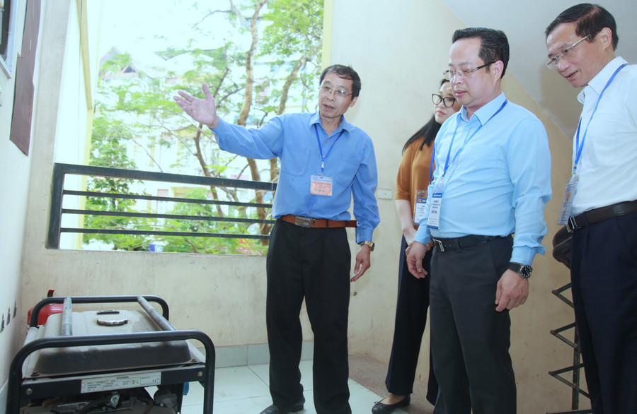 Đoàn công tác kiểm tra hệ thống phát điện. img-0092.jpg