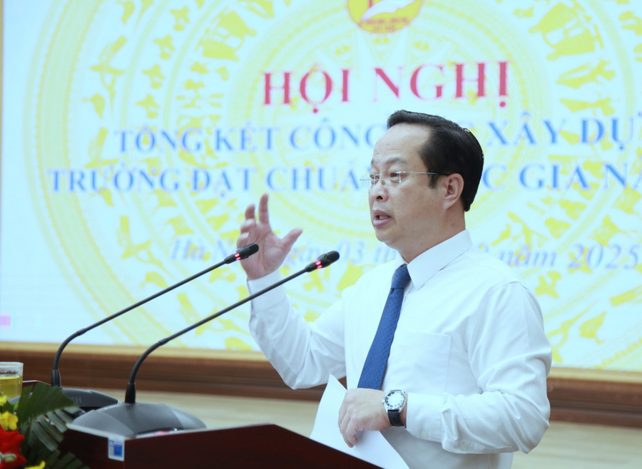 Giám đốc Sở GD&ĐT Hà Nội Trần Thế Cương phát biểu tại hội nghị. img-0336.jpg