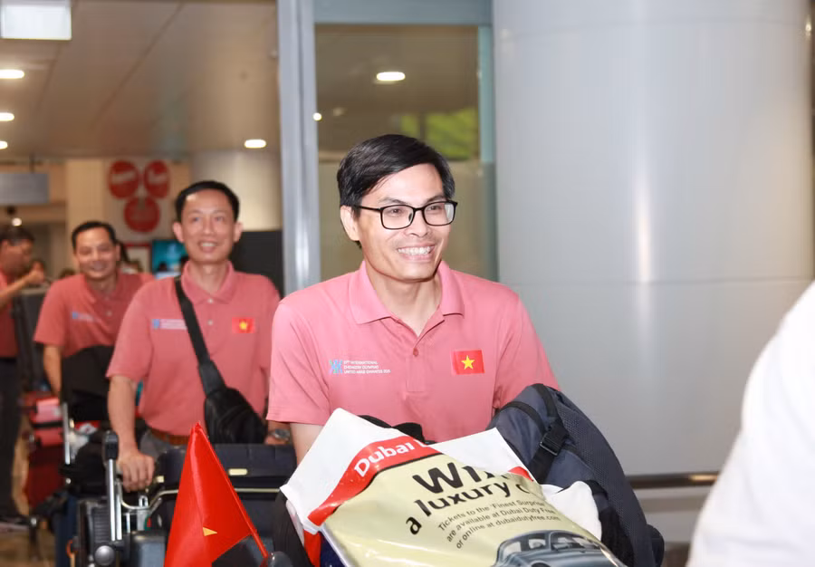 Các thầy cô giáo trong đoàn.