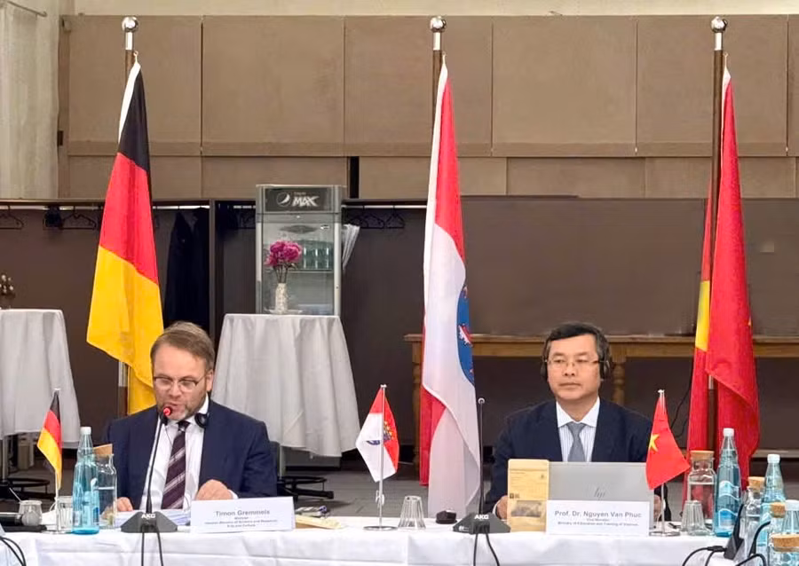 Thứ trưởng Nguyễn Văn Phúc và ông Timon Gremmels chủ trì phiên họp.