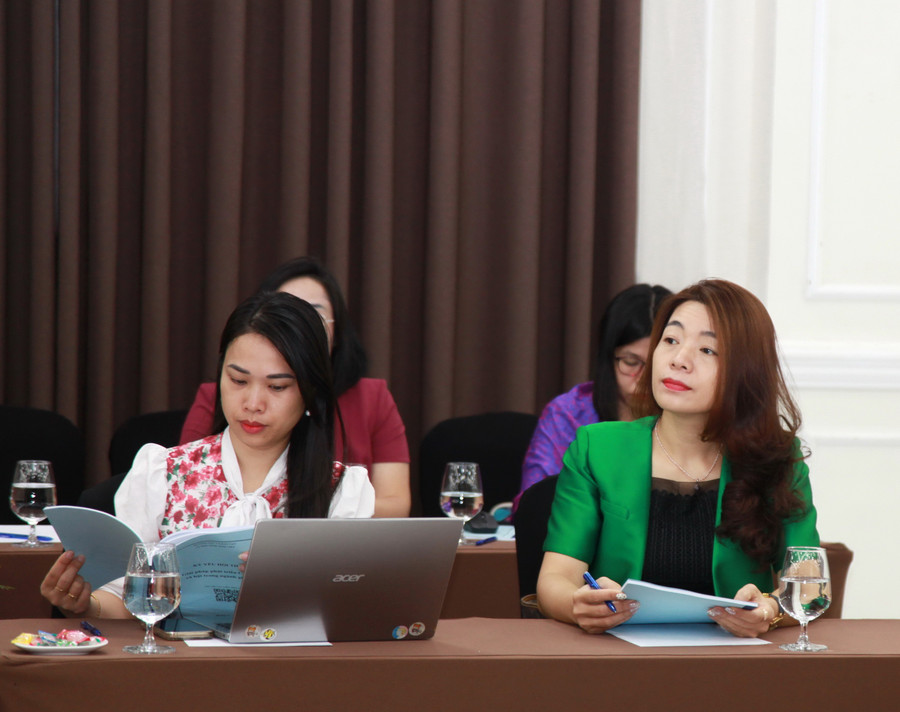 Dự hội thảo có các chuyên gia, nhà khoa học, cán bộ quản lý giáo dục và giáo viên trực tiếp làm công tác xã hội trong trường học. img-0045.jpg