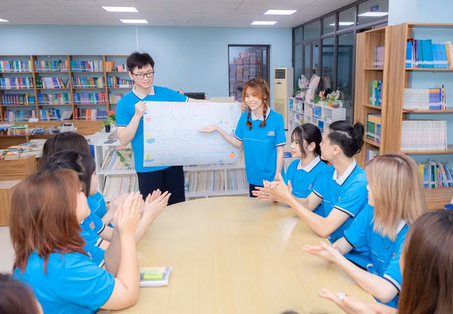 Sinh viên Khoa Du lịch - Ngoại ngữ, Trường Đại học Thành Đô trong giờ học,