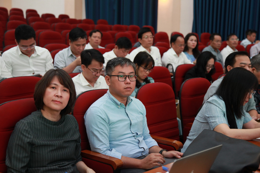 Các đại biểu dự tọa đàm. img-0106.jpg