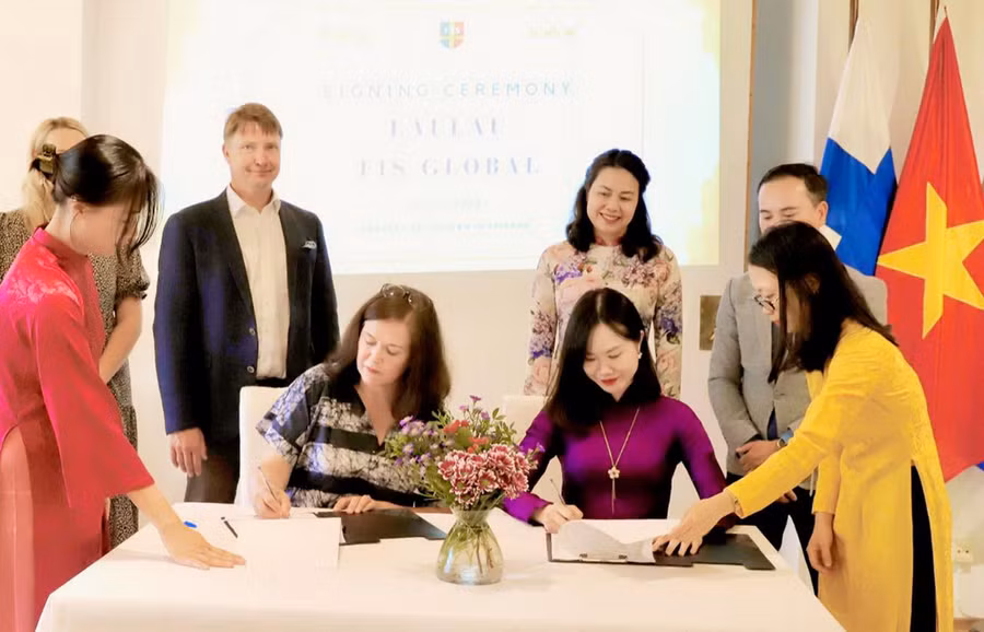 Lễ ký kết được tổ chức tại Đại sứ quán Việt Nam tại Phần Lan