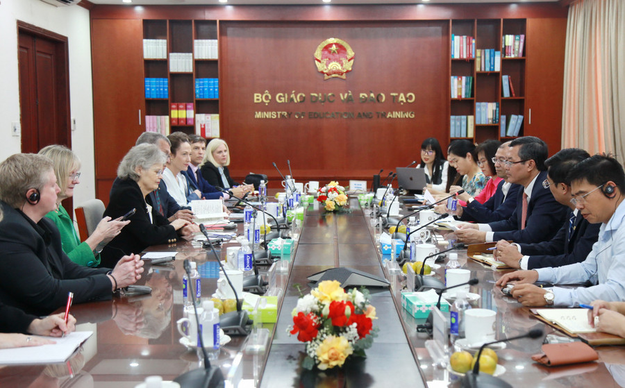Quang cảnh buổi làm việc. img-0623.jpg