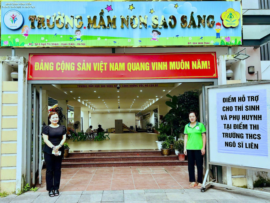 Trường Mầm non Sao sáng (quận Hoàn Kiếm) được mở cửa để hỗ trợ cho thí sinh và phụ huynh. 504154525-1163027322536530-5530140901386314476-n.jpg